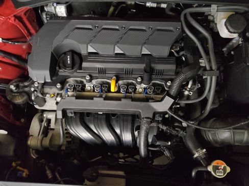 Used 2025 Hyundai Venue SEL FWD image 30