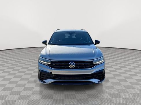 Used 2022 Volkswagen Tiguan SE R-Line AWD/4WD image 3