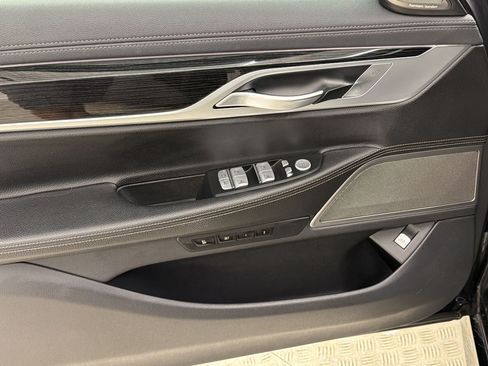 Used 2019 BMW 740i xDrive w/ M Sport Package AWD/4WD image 14