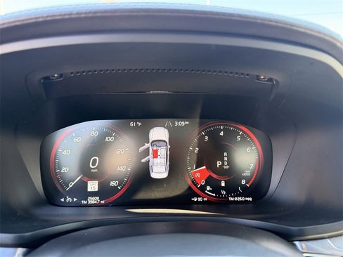 Used 2022 Volvo S60 B5 R-Design image 17