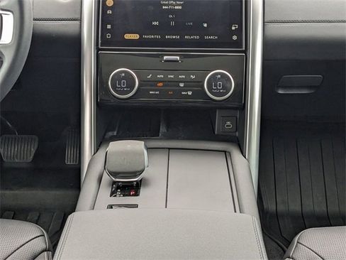 Used 2024 Land Rover Discovery S image 25