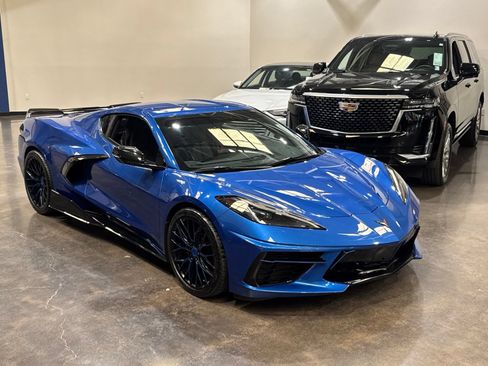 Used 2021 Chevrolet Corvette Stingray Coupe w/ Engine Appearance Package RWD image 4