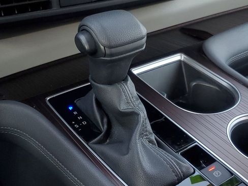 Used 2023 Toyota Sienna LE image 23