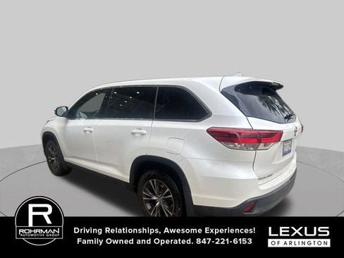Used 2019 Toyota Highlander Plus AWD/4WD image 4