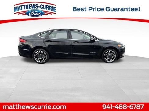 Used 2018 Ford Fusion Titanium image 3