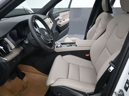 New 2026 Volvo XC90 B6 Ultra w/ Lounge Package image 13