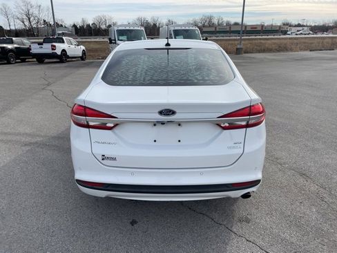 Used 2017 Ford Fusion SE w/ Fusion SE Technology Package image 8