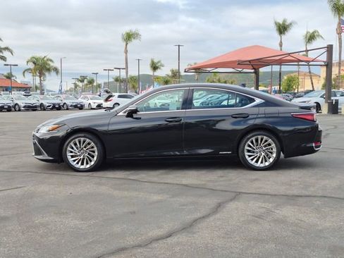 Used 2022 Lexus ES 300h w/ Luxury Package image 9