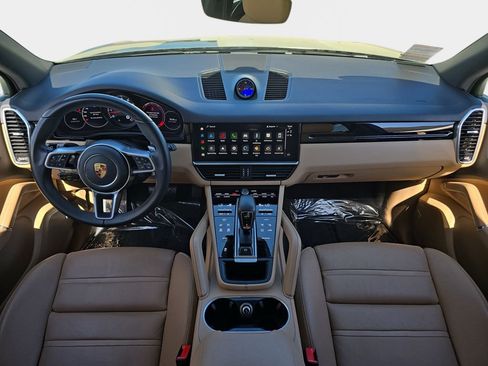 Used 2023 Porsche Cayenne Base image 10
