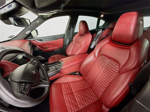 Used 2022 Maserati Levante Trofeo image 21