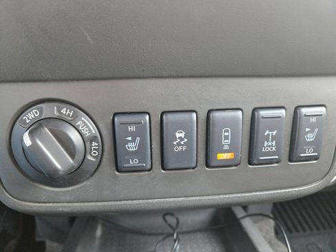 Used 2014 Nissan Frontier PRO-4X AWD/4WD image 23