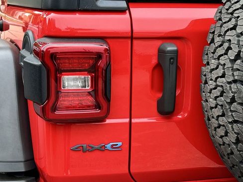 Used 2022 Jeep Wrangler Unlimited Rubicon 4xe w/ Cold Weather Group AWD/4WD image 7