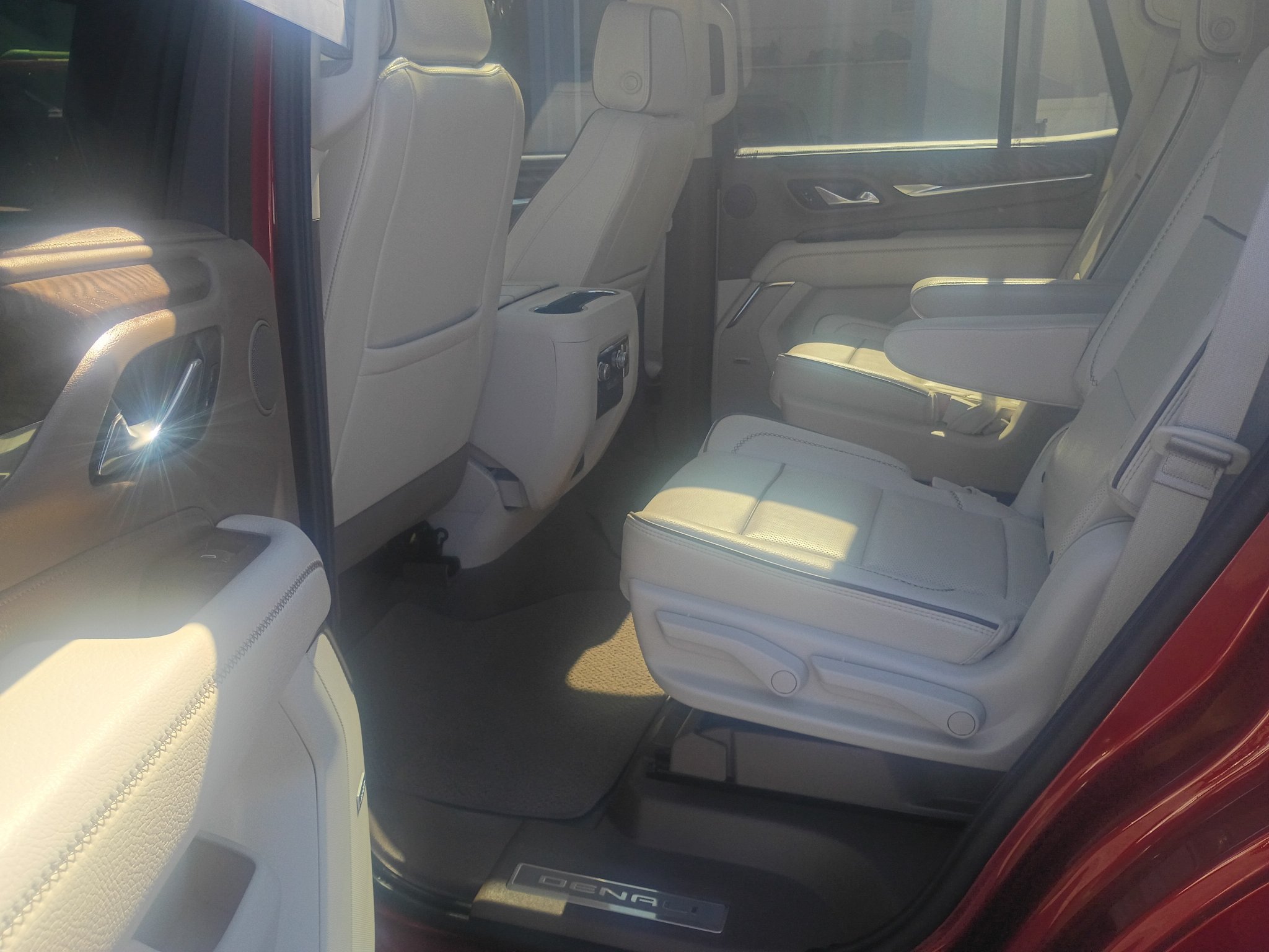 Used 2023 GMC Yukon Denali AWD/4WD image 12