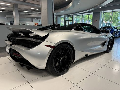 Used 2022 McLaren 720S Performance image 7
