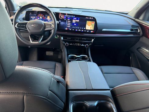 Used 2025 Chevrolet Traverse Z71 w/ Enhanced Driving Package image 3