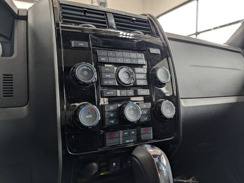 Used 2010 Ford Escape Limited image 22
