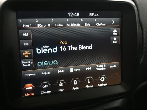 Used 2022 Jeep Renegade Latitude w/ Sun/Sound Group image 18