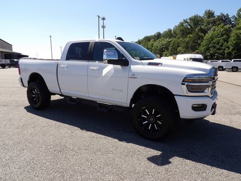 Used 2026 RAM 2500 Laramie AWD/4WD image 10