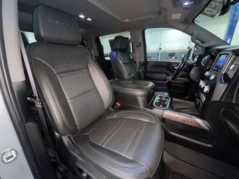 Used 2022 GMC Sierra 3500 Denali w/ Denali Ultimate Package image 28