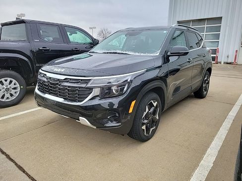 Used 2024 Kia Seltos EX image 2