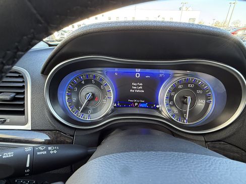 Used 2022 Chrysler 300 Touring L w/ Comfort Group image 7