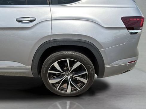 Used 2024 Volkswagen Atlas SEL Premium R-Line image 33