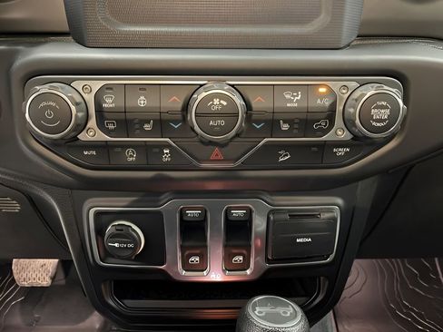 Used 2019 Jeep Wrangler Sport AWD/4WD image 11