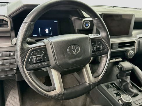 Used 2025 Toyota 4Runner SR5 AWD/4WD image 18