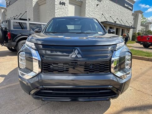 New 2026 Mitsubishi Outlander LE FWD image 2