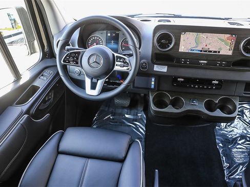 Used 2023 Mercedes-Benz Sprinter 2500 image 20
