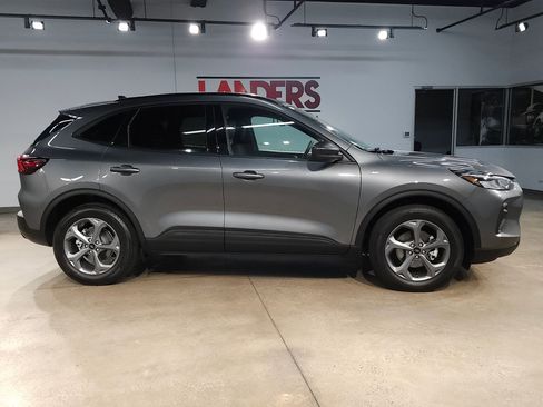 Used 2025 Ford Escape ST-Line AWD/4WD image 8