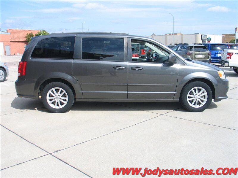 Used 2016 Dodge Grand Caravan SXT w/ Rear Park Assist Package FWD image 35