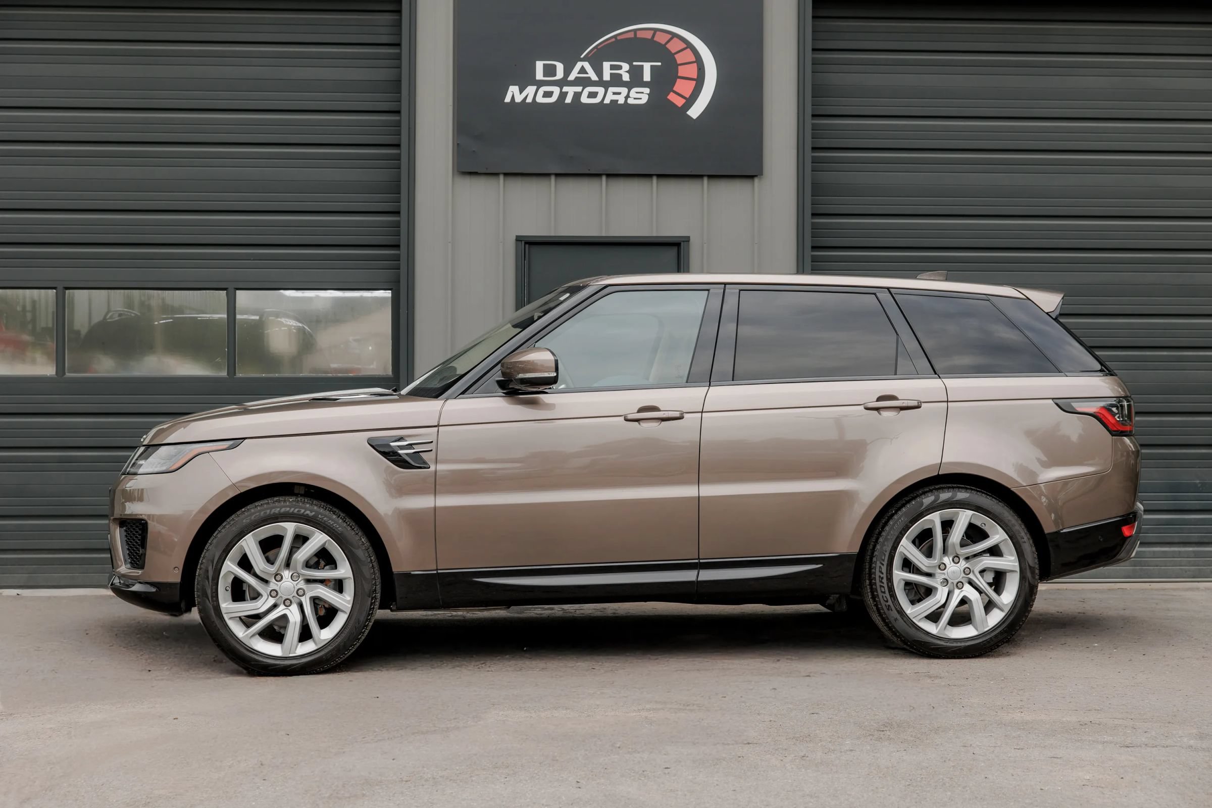 Used 2018 Land Rover Range Rover Sport HSE AWD/4WD image 4