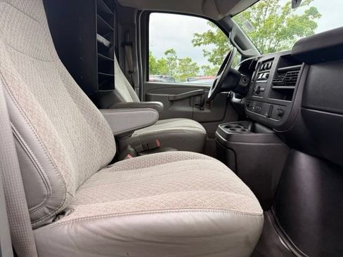 Used 2021 Chevrolet Express 2500 RWD image 17