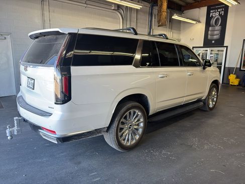 Used 2023 Cadillac Escalade ESV Premium Luxury image 3