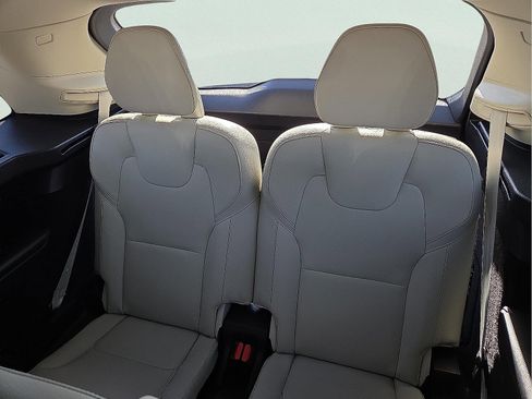 Used 2021 Volvo XC90 T6 Momentum w/ Advanced Package image 11