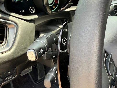 Used 2021 Aston Martin V8 Vantage Coupe image 23