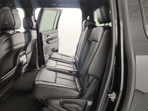 Used 2024 Jeep Wagoneer L Series II w/ Flexible Seating Group AWD/4WD image 32