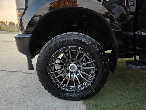 Used 2021 Ford F350 Lariat image 19