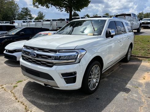 Used 2023 Ford Expedition Max Platinum AWD/4WD image 3
