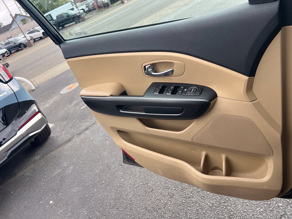 Used 2019 Kia Sedona EX FWD image 17