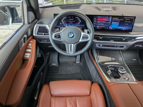 Used 2025 BMW X7 M60i AWD/4WD image 18