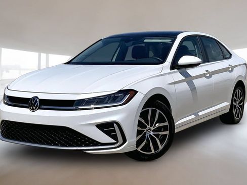 Certified 2025 Volkswagen Jetta SE w/ Sunroof Package FWD image 1