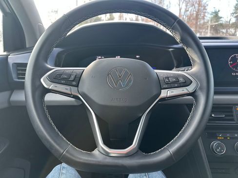 Certified 2022 Volkswagen Taos SE image 7