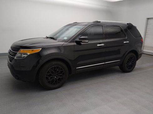 Used 2015 Ford Explorer XLT w/ Equipment Group 202B image 2