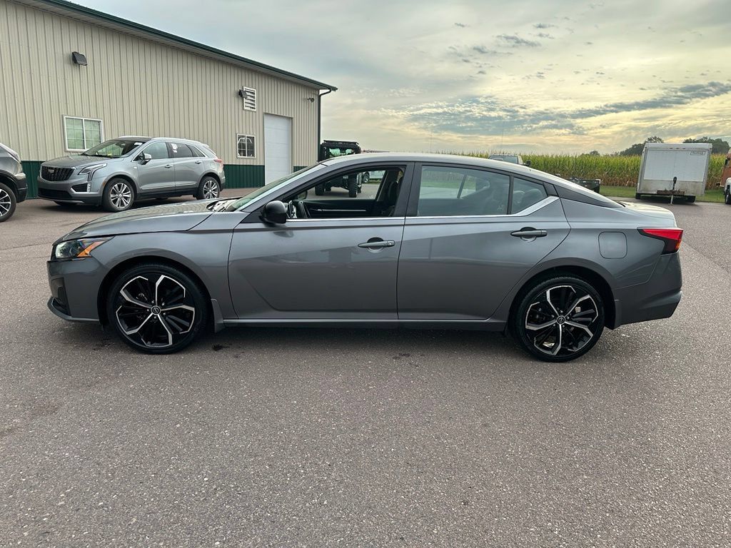 Used 2024 Nissan Altima 2.5 SR AWD/4WD image 36