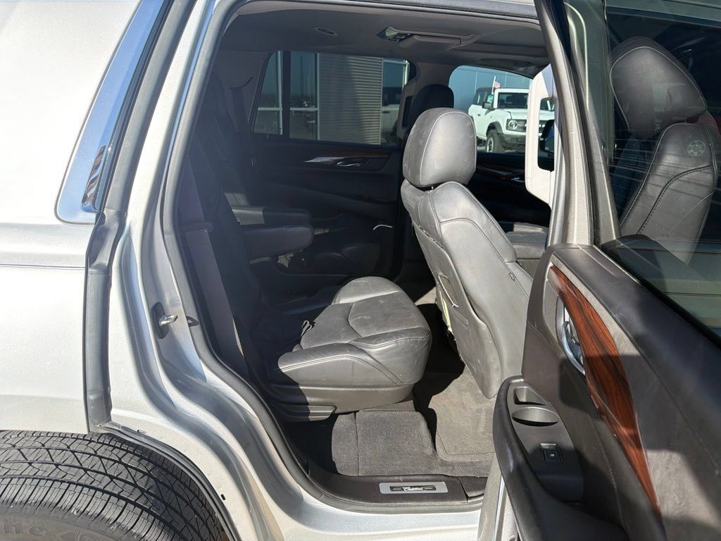 Used 2015 Cadillac Escalade Luxury RWD image 25