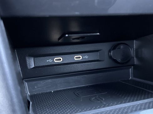 Used 2024 Volkswagen Tiguan Wolfsburg Edition image 35