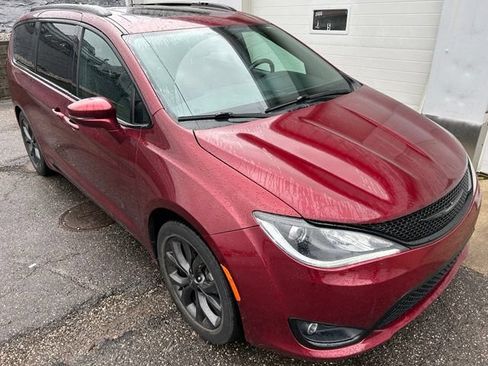 Certified 2019 Chrysler Pacifica Limited w/ S Appearance Package FWD image 7