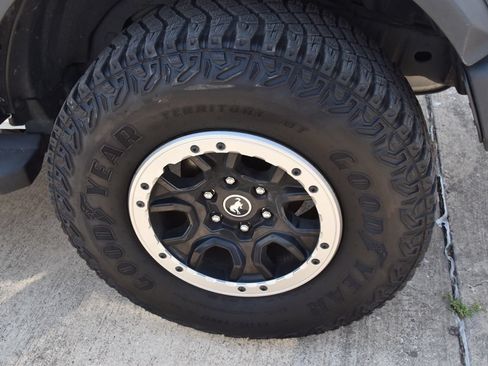 Certified 2023 Ford Bronco Big Bend w/ Sasquatch Package AWD/4WD image 13